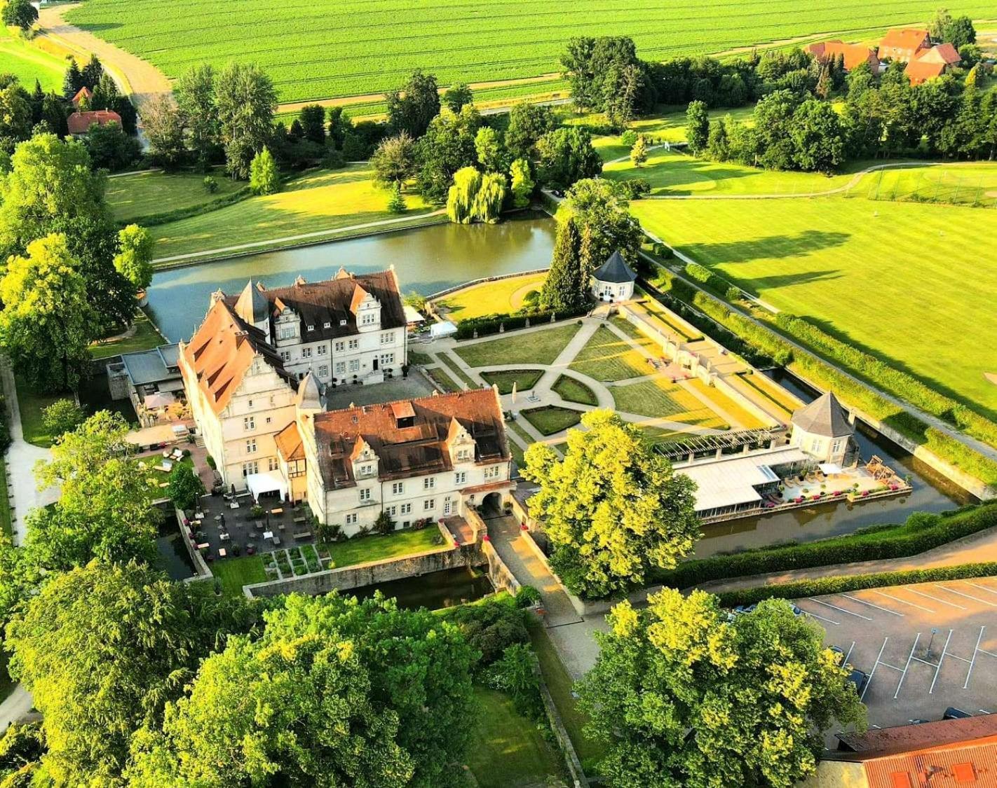 Schlosshotel Muenchhausen Aerzen ภายนอก รูปภาพ