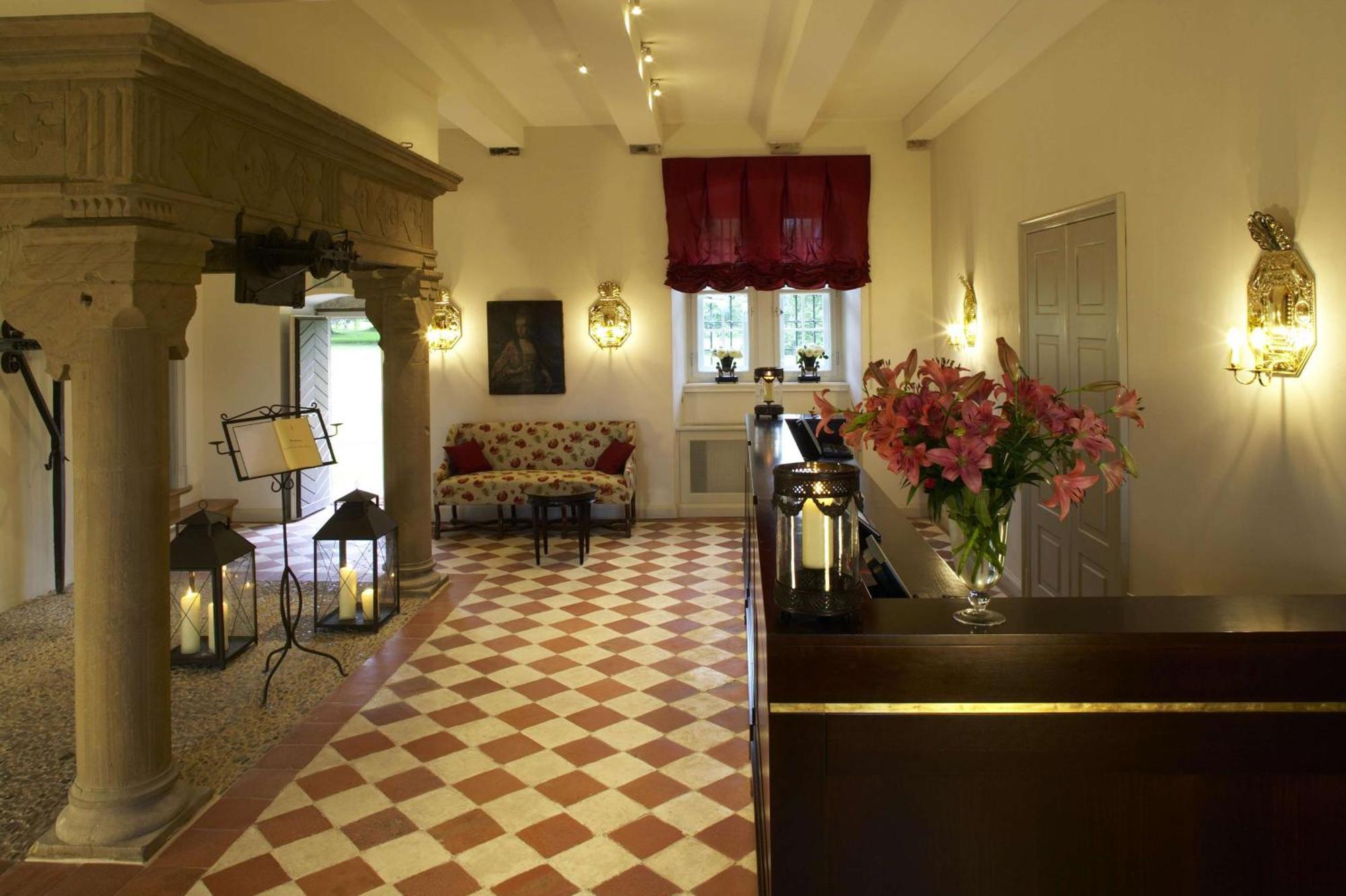 Schlosshotel Muenchhausen Aerzen ภายนอก รูปภาพ