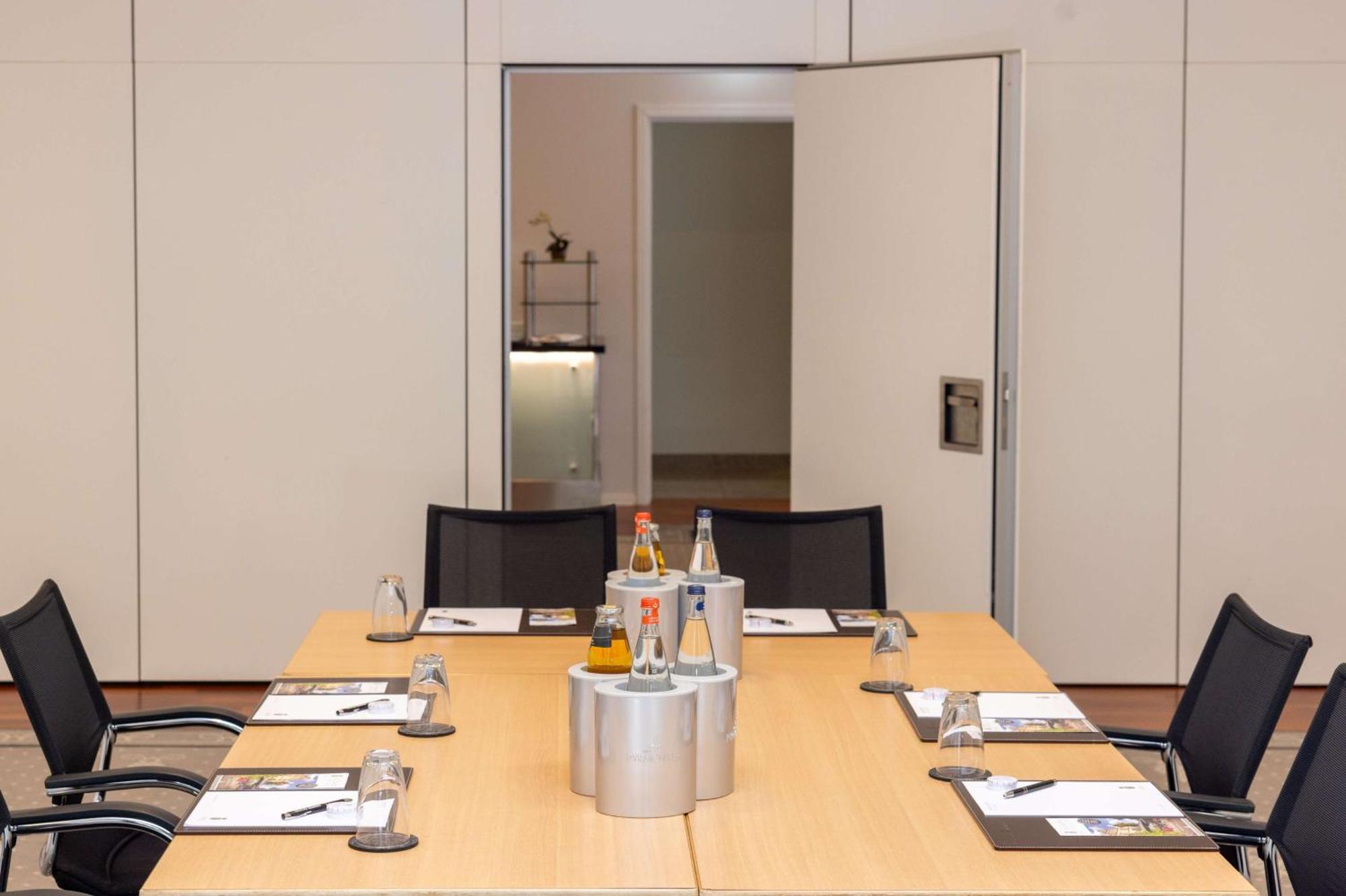Schlosshotel Muenchhausen Aerzen ภายนอก รูปภาพ