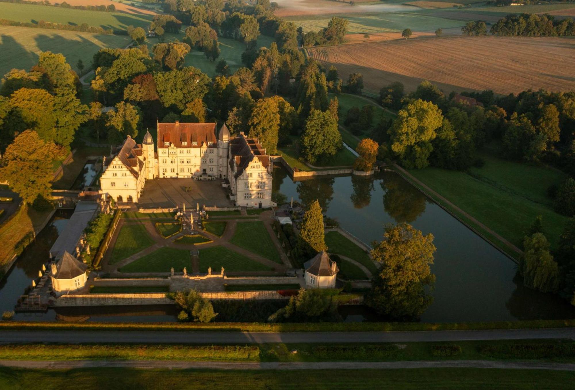 Schlosshotel Muenchhausen Aerzen ภายนอก รูปภาพ